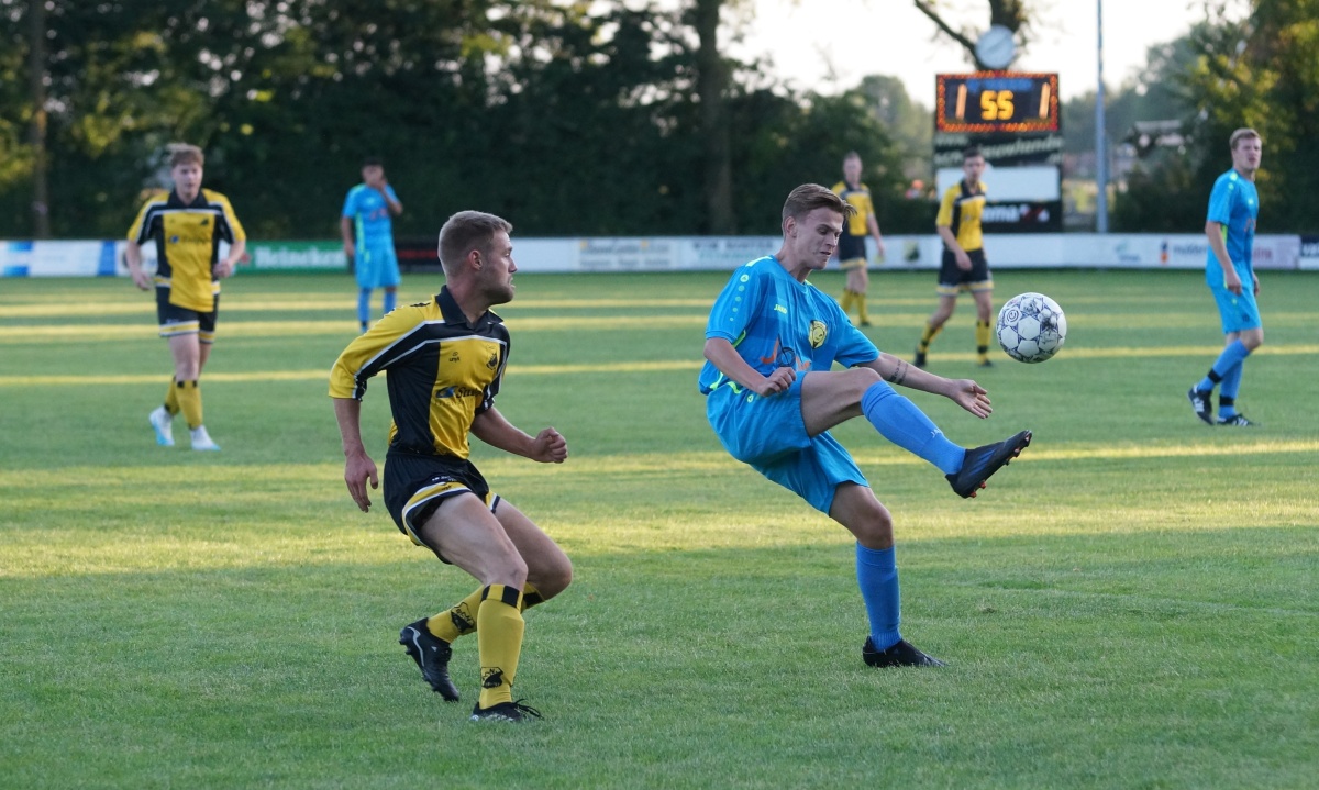 Tiendeveen profiteert van slordig SCN en gaat naar finale Prent Dorpentoernooi
