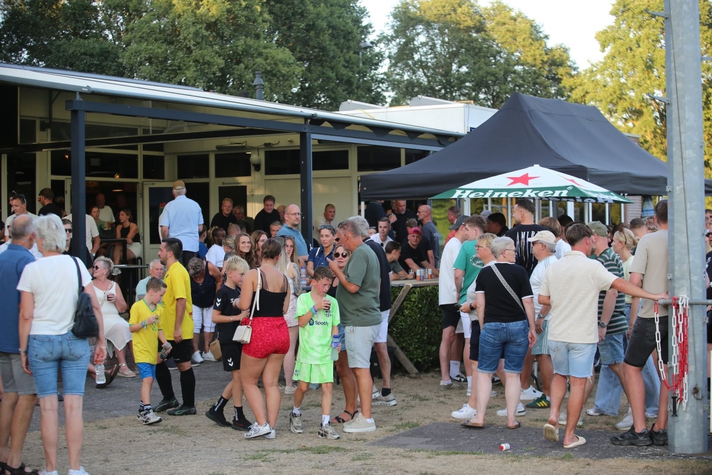 Dinsdagavond 18 augustus: spanning, derby’s en een plek in de finale!